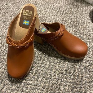 NWOT Mia Clogs